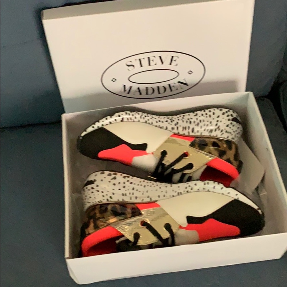 Steve Madden Cliff Coral Sneakers